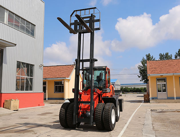 CPC-35 4x4 Carretilla elevadora diésel Stage V, vista 2